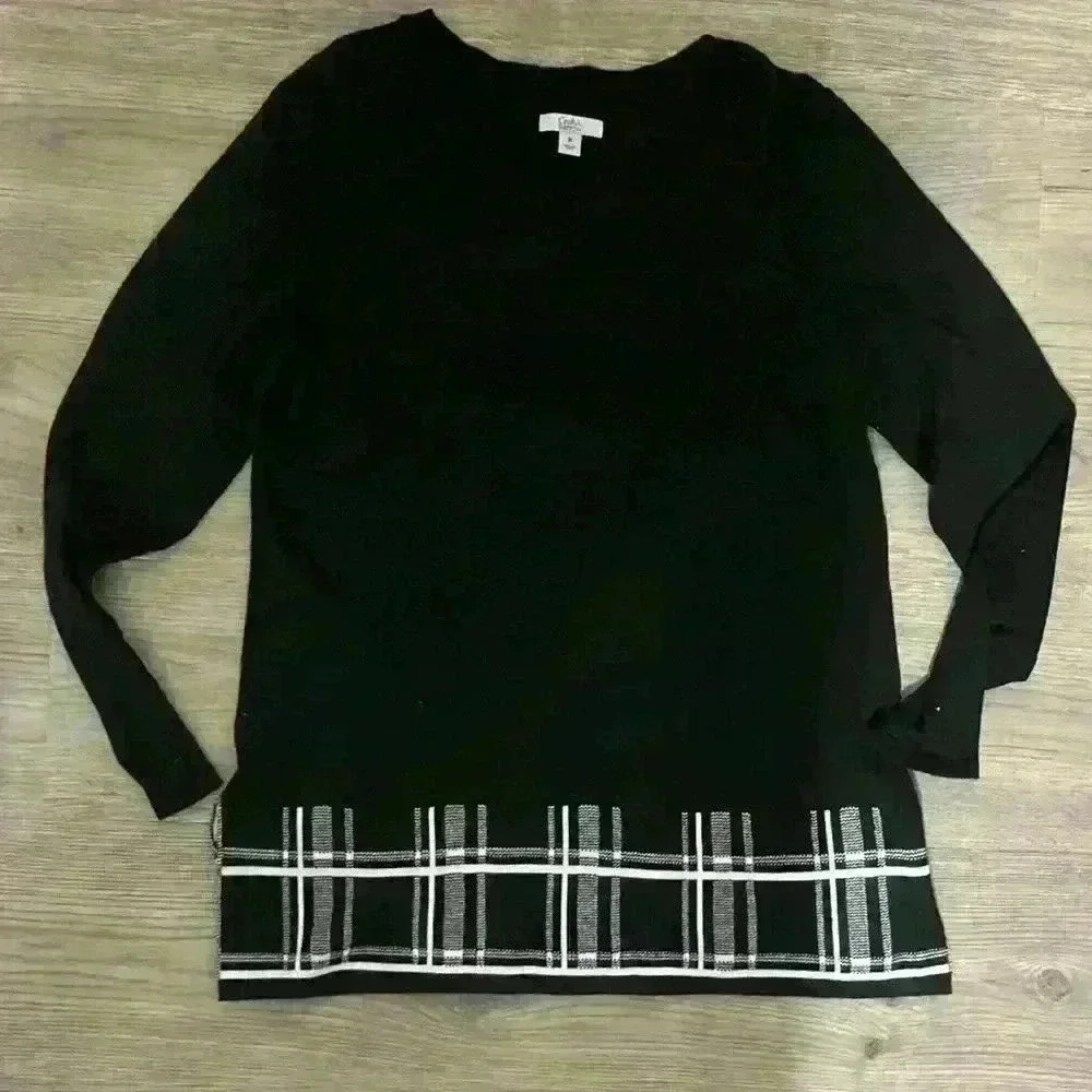 Croft and Barrow Black and White Long Sleeve Knit‎ Top with Side Slit Size M